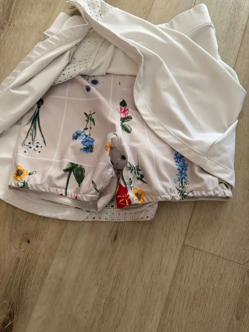 Tuckernuck tennis skirt adorable floral shorts under XS